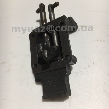 Крышка мех-ма перекл.коробки раздат.УАЗ-469(31512) в сб. Крышка мех-ма перекл.коробки раздат.УАЗ-469(31512) в сб.